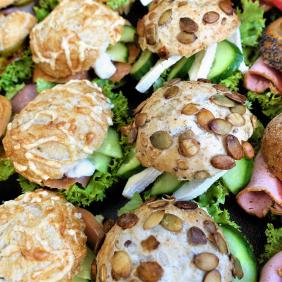 Belegte Cocktailsemmeln